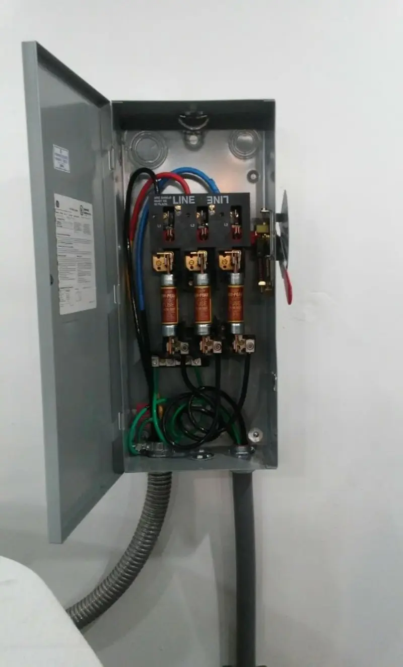 Three-phase disconnect switch installed for Electrical Wiring & Rewiring in Sierra Vista Southeast